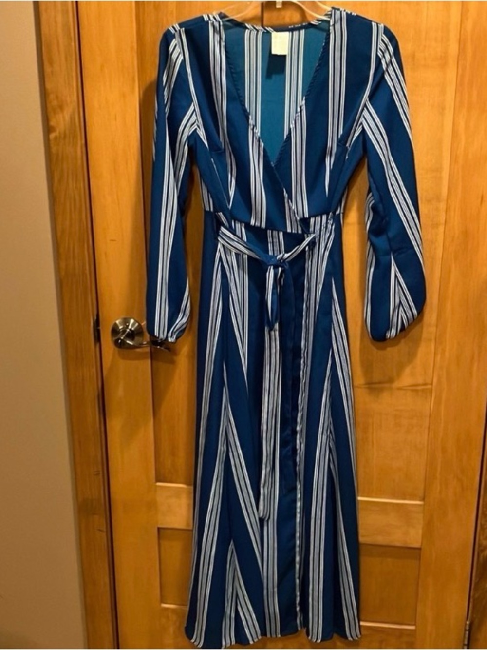 EUC Japna Royal blue /white long sleeve pool cover up woman’s small